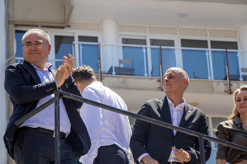 Meydanlardaki kalabalık, değişim talebinin ölçüsü olarak okundu.